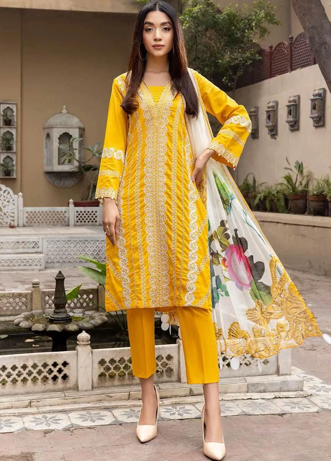 charizma-embroidered-lawn-collection (1)