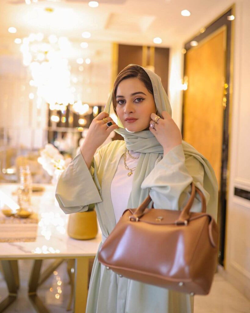 aimen khan in abaya and bag